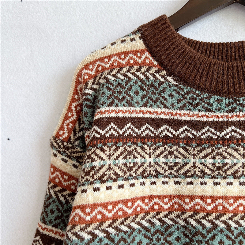 Knitted Sweater With Ethnic Print Crew Neck